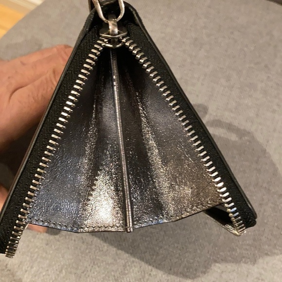 Women's Givenchy Logo Emblem Lambskin Leather Zip Around Wallet/Clutch Black - Picture 8 of 10